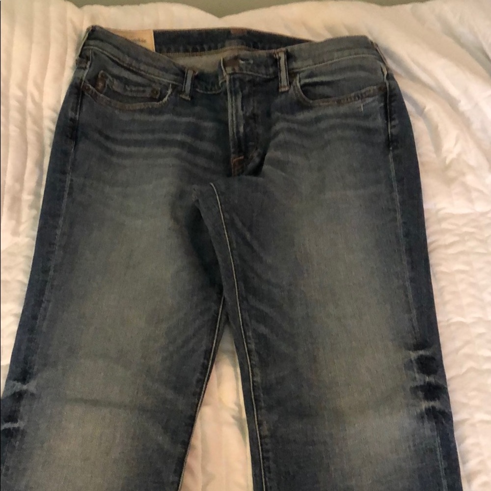 Abercrombie and Fitch 33x32 slim straight